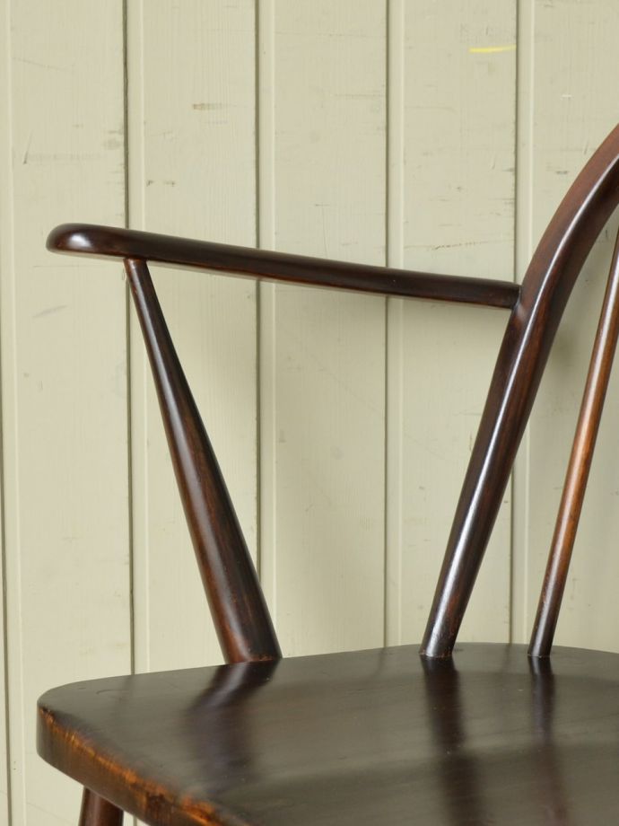 アンティークの椅子のアーム