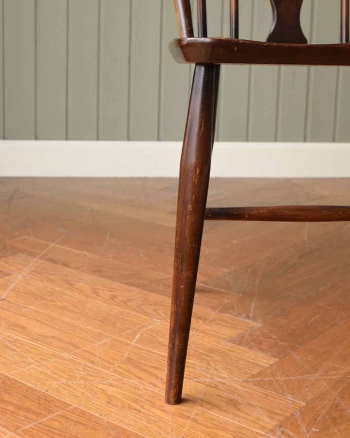 アーコールチェア　アンティーク チェア　アーコールのシスルバックチェア（アップルチョコ色・直線脚）。移動もラクラク直線タイプの脚の裏には、フェルトキーパーをお付けしています。(ear-18m-p)