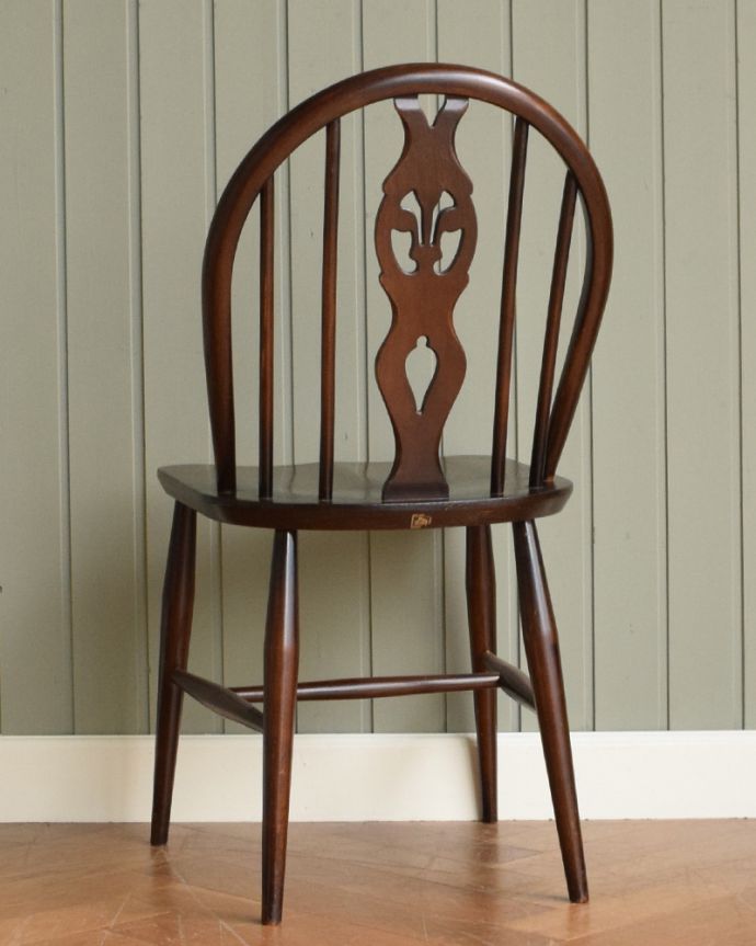 アーコールチェア　アンティーク チェア　アーコールのシスルバックチェア（アップルチョコ色・直線脚）。後ろ姿にも自信アリ！アンティークなので経年変化によるキズはありますが、専門の職人がしっかり修復したアーコールです。(ear-18m-p)