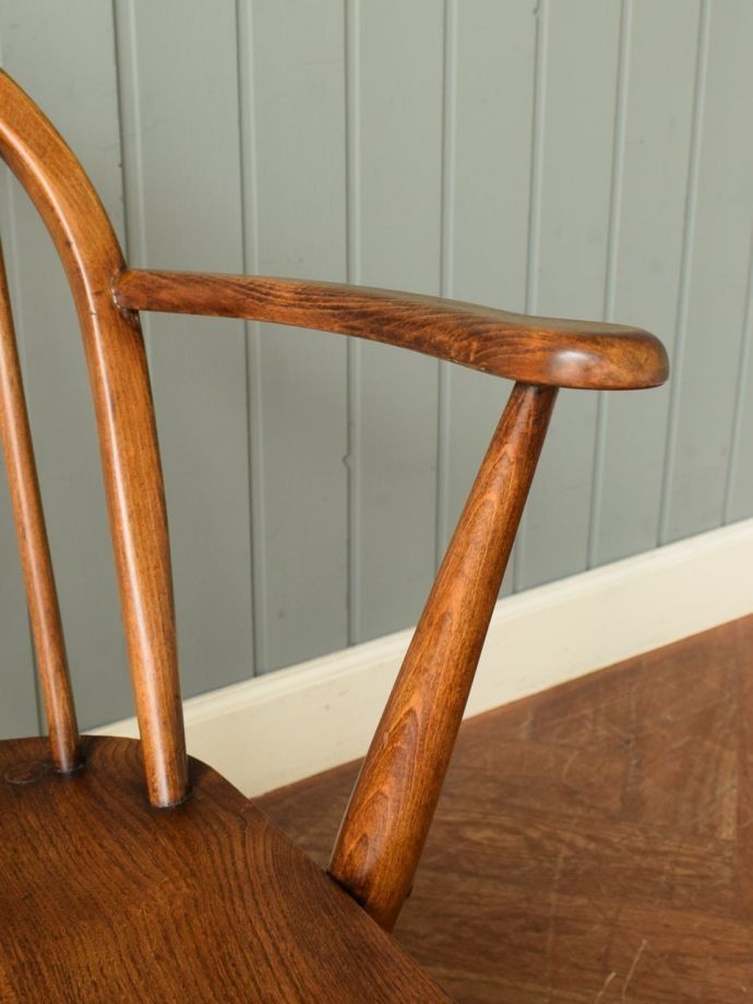 アーコールチェアの肘掛け