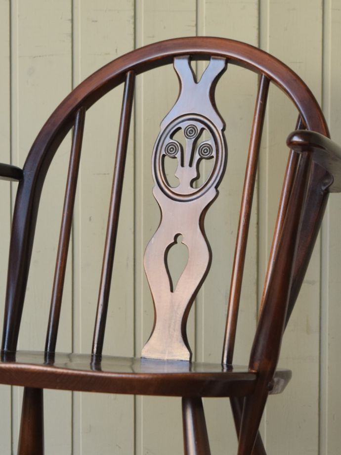 アーコールチェアの背もたれ