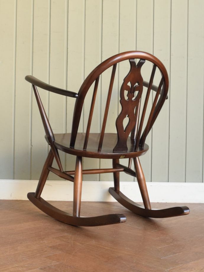 アーコールチェアの後ろ姿