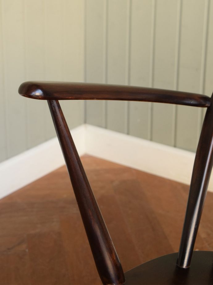 アーコールチェアの肘掛け