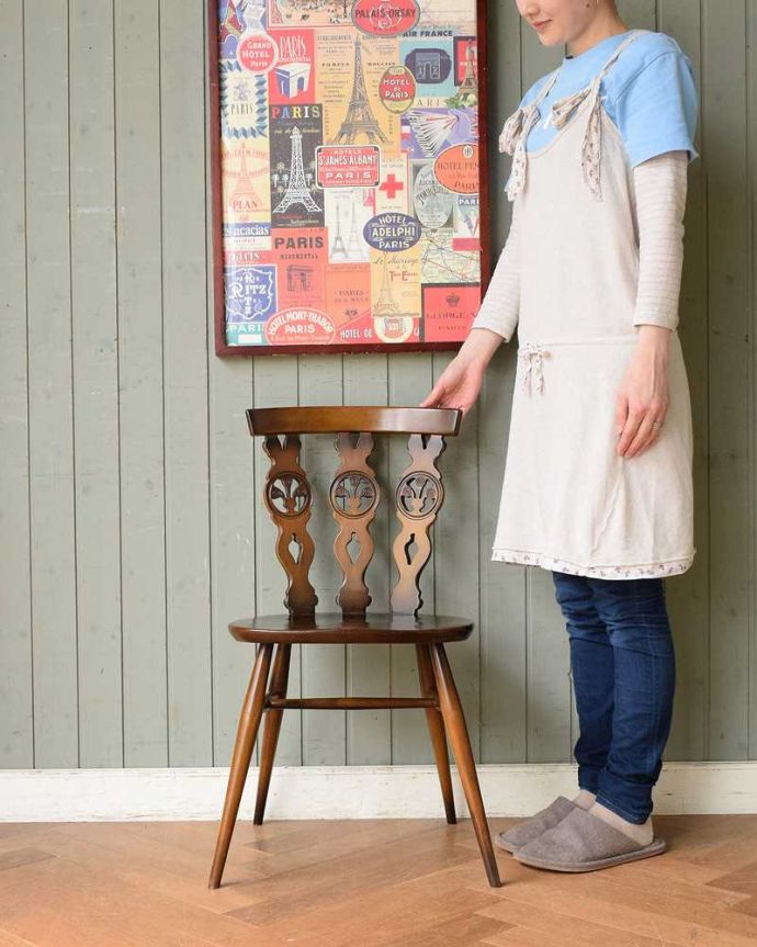 アーコールチェア　アンティーク チェア　華やかなお花が付いたアーコールチェア、アーコールのシスルバックチェア。お洒落で可愛い！ハの字に広がった脚が繊細で美しいです。(ear-19-c)