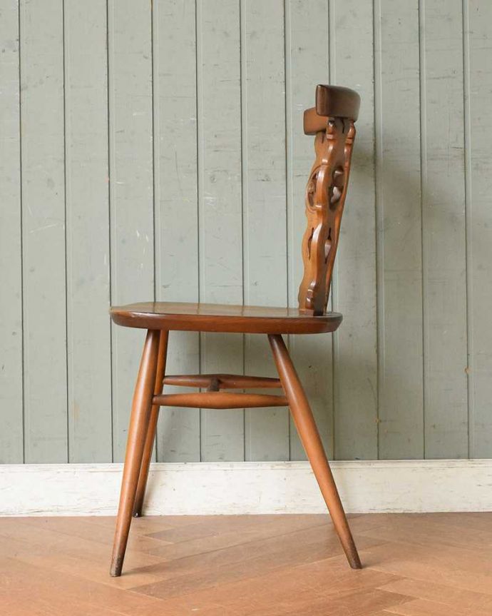 アーコールチェア アンティーク チェア アーコールのシスルバックチェア(カラメル色・ハの字脚・タグ付き)。横から見てもカッコいい!掛け心地のよさも自慢のアーコール。(ear-19-kt)