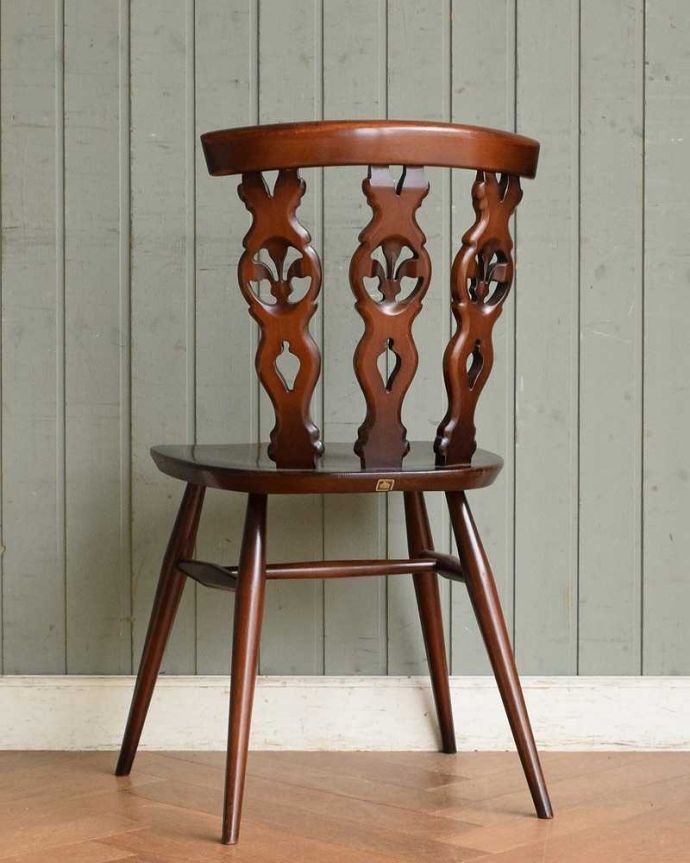 アーコールチェアの後ろ姿