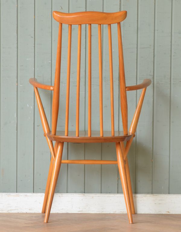 アーコールチェアの後ろ姿