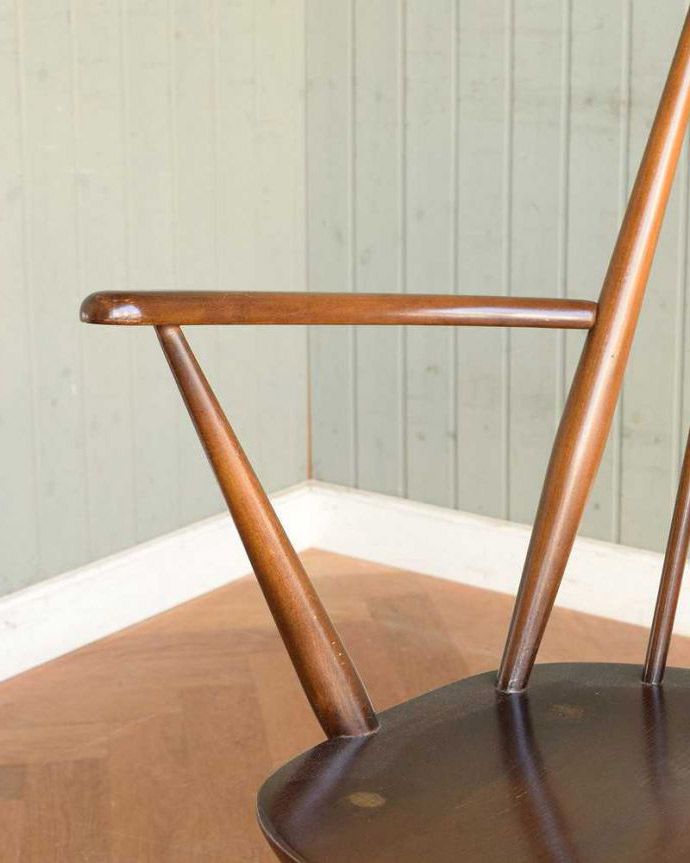 アンティークの椅子のアーム