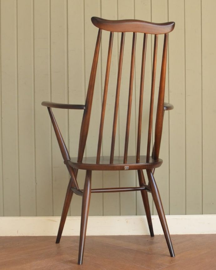 アーコールチェアの後ろ姿