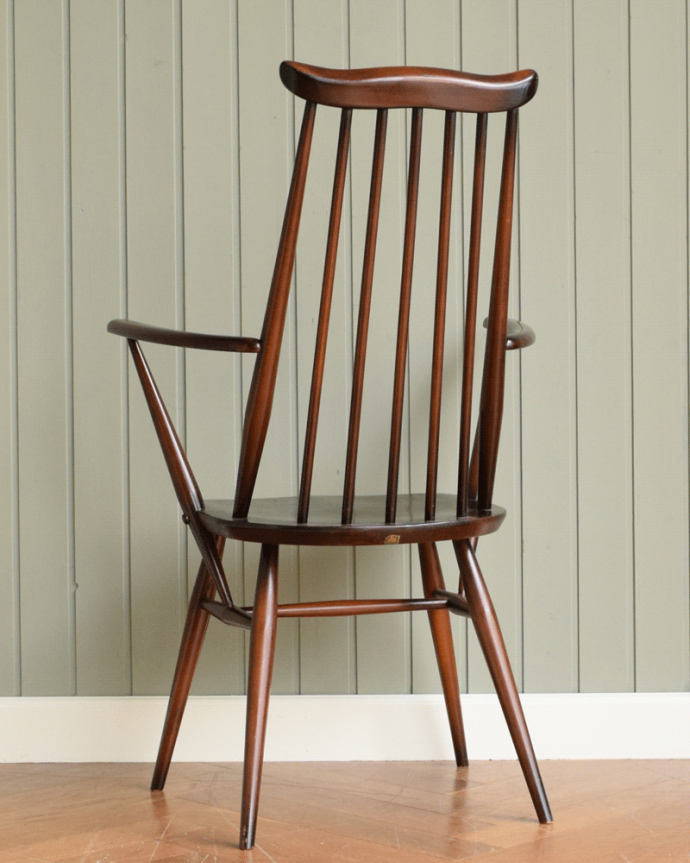 アーコールチェアの後ろ姿