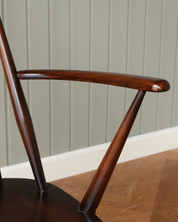 アンティークの椅子のアーム