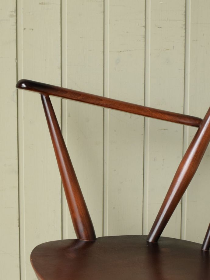 アーコールチェアの肘掛け