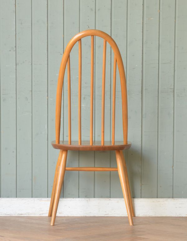 アーコールチェアの後ろ姿