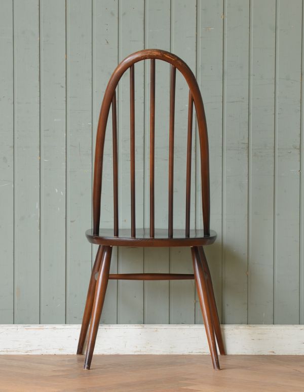 アーコールチェアの後ろ姿