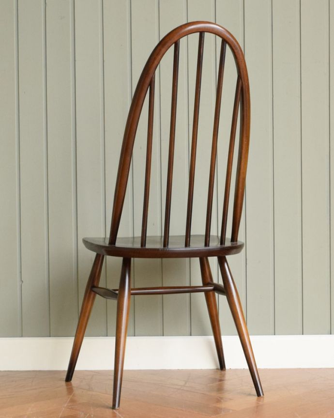 アーコールチェアの後ろ姿