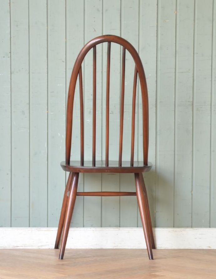 アーコールチェアの後ろ姿