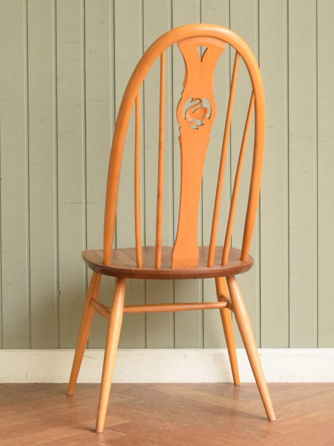 アーコールチェアの後ろ姿