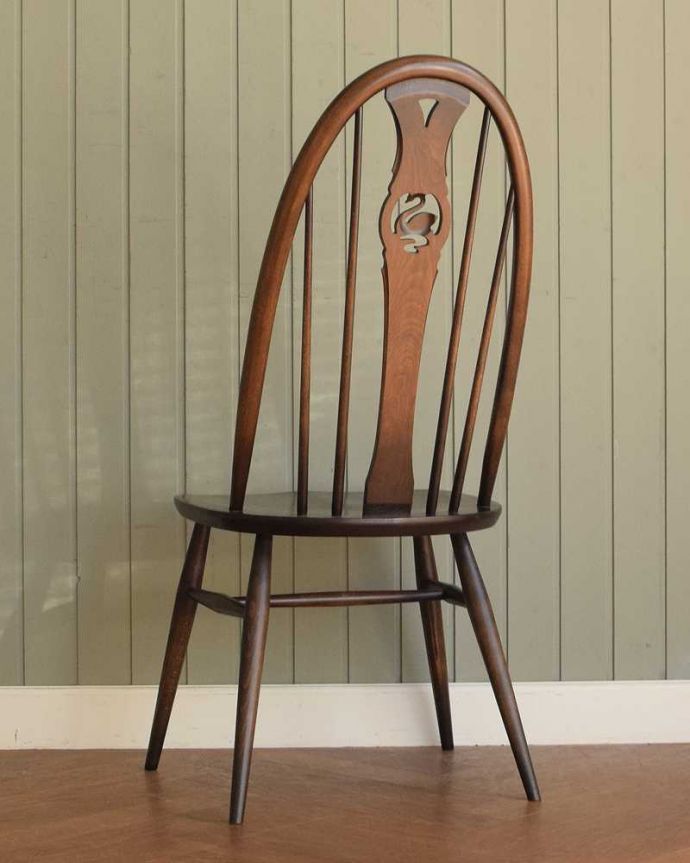 アーコールチェアの後ろ姿