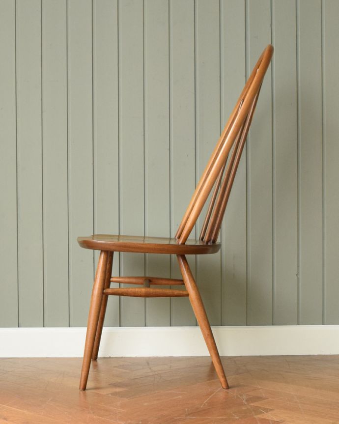 アーコールチェア アンティーク チェア アーコールのスワンバックチェア(カラメル色・ハの字脚・タグ付き)。横から見てもカッコいい!掛け心地のよさも自慢のアーコール。(ear-20-kt)