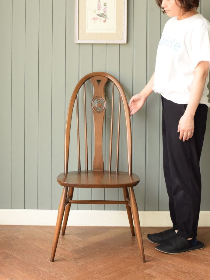 アーコールのスワンバックチェア