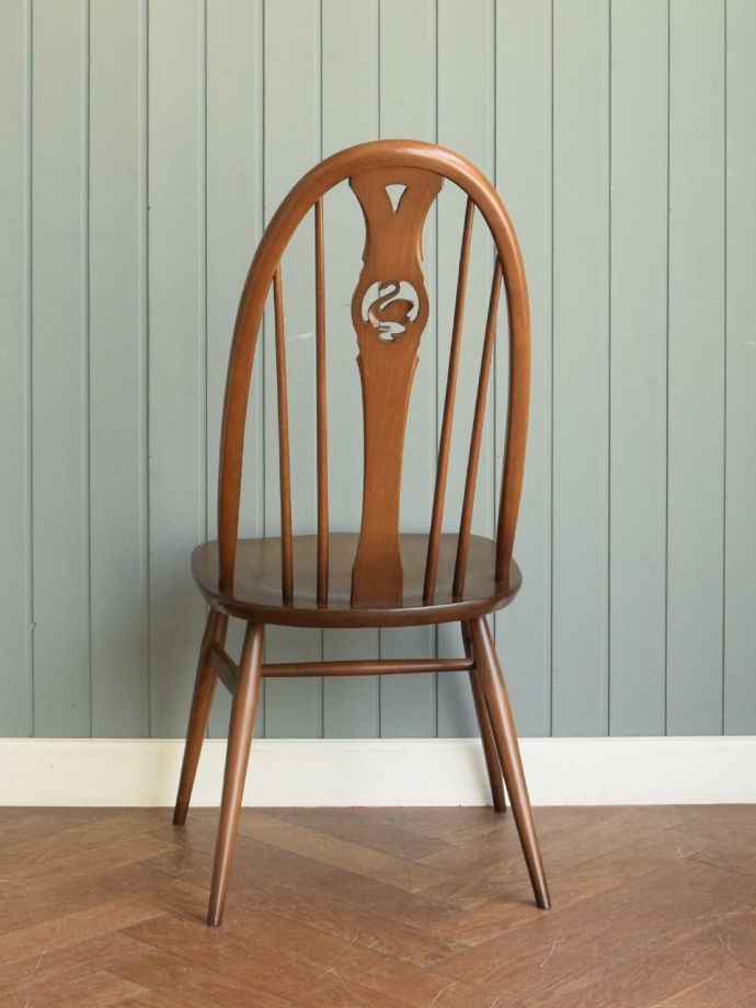 アーコールチェアの後ろ姿