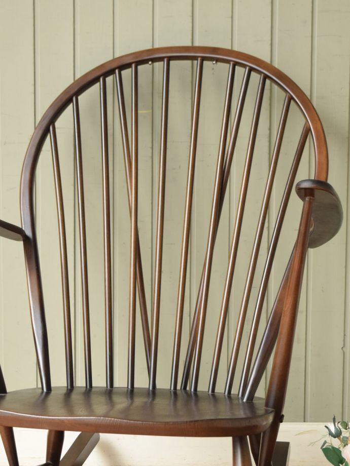 アーコールチェアの背もたれ