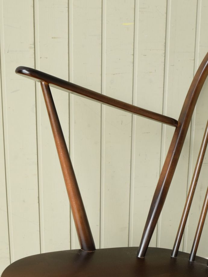 アーコールチェアの肘掛け