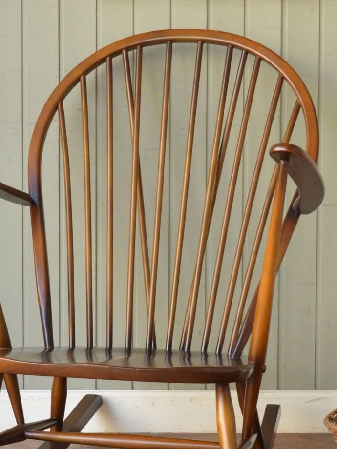 アーコールチェアの背もたれ