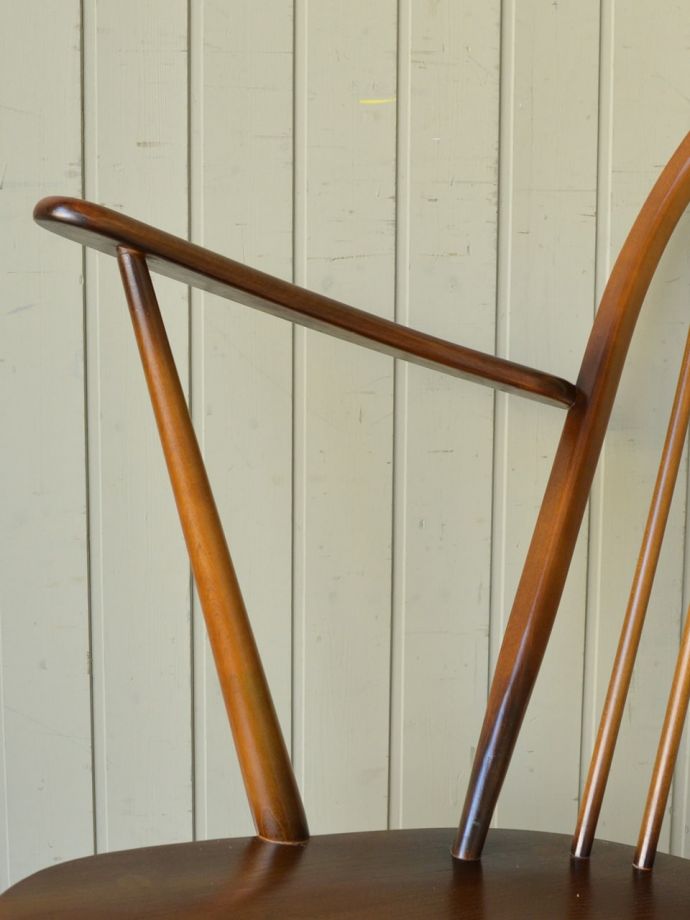 アーコールチェアの肘掛け