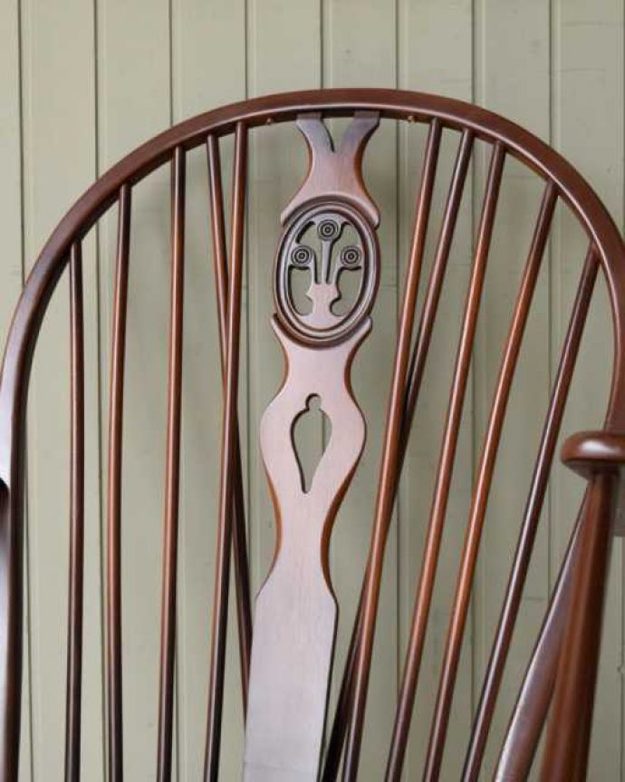 アーコールの家具 アンティーク チェア アーコールのヴィンテージチェア、アーム付きのシスルバック ロッキングチェア 。大きな背もたれにゆったり・・・しっかりと支えてくれる大きな背もたれが魅力。(ear-22-p )