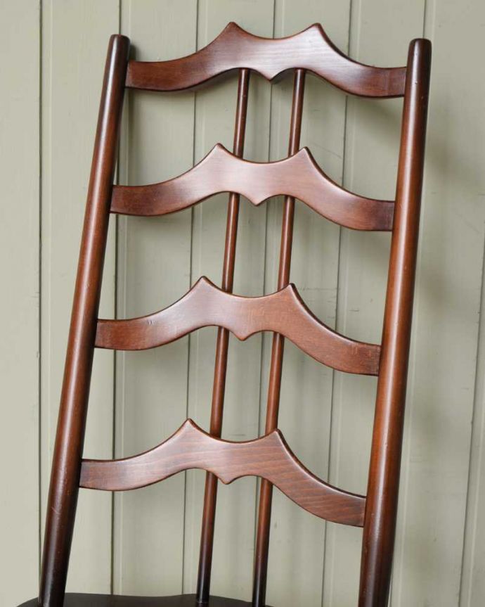 アーコールチェア　アンティーク チェア　 アーコールのラダーバックチェア（アップルチョコ色）。大きな背もたれにゆったり･･･しっかりと支えてくれる大きな背もたれが魅力。(ear-23-p)