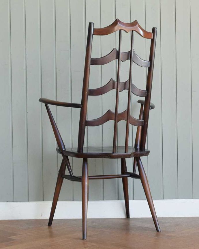 アーコールチェア アンティーク チェア アーコールのラダーバックチェア(アーム付き・アップルチョコ色)。後ろ姿にも自信アリ!後ろから見てもやっぱりカッコいい。(ear-23a-p)