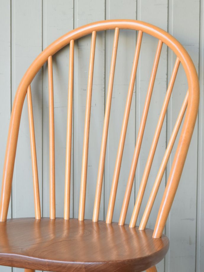 アーコールチェアの背もたれ