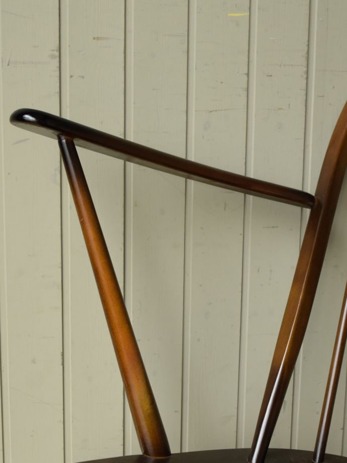 アーコールチェアの肘掛け