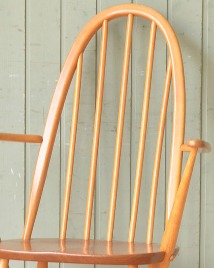 クエーカーアームチェアの背もたれ