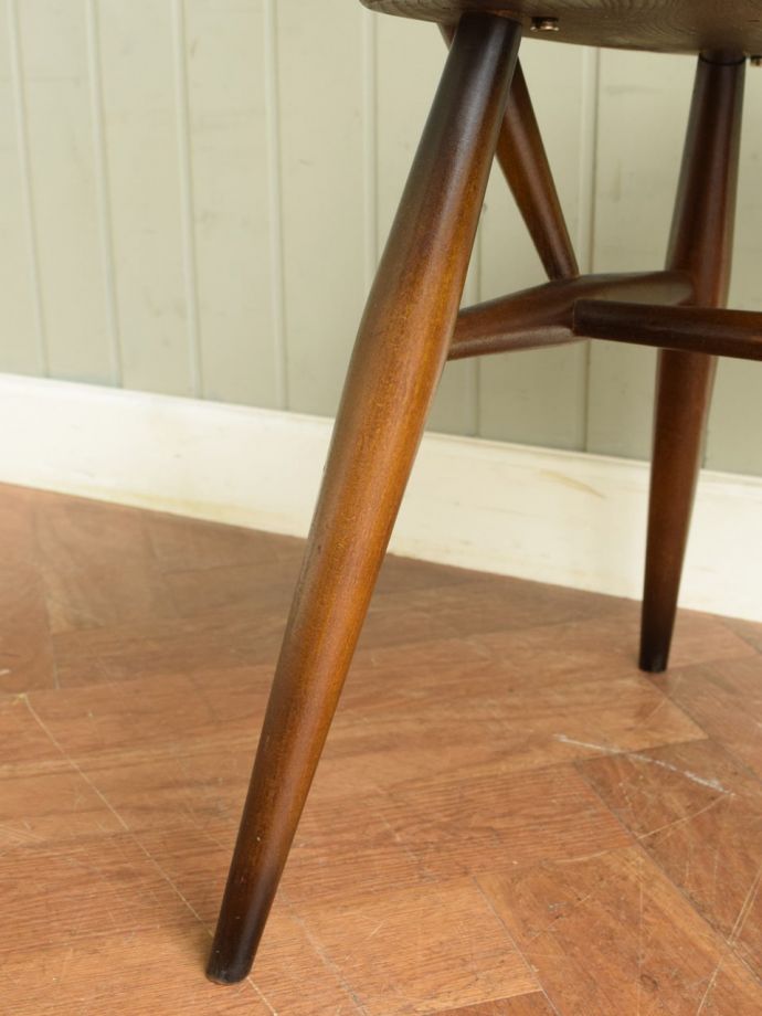 アンティークチェアの脚