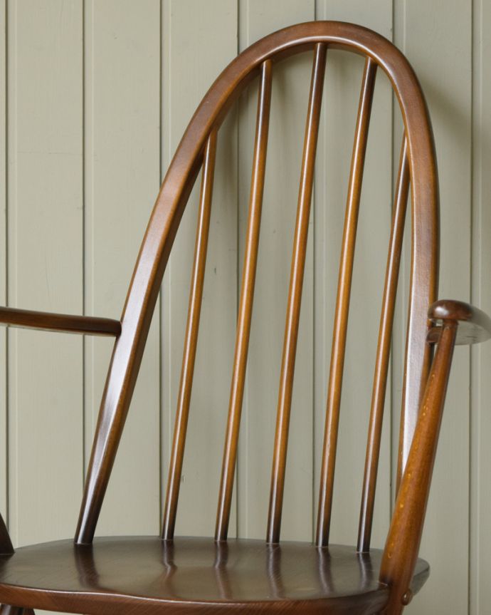 アーコールのクエーカーアームチェア（オリーブチョコ色・アーム付き