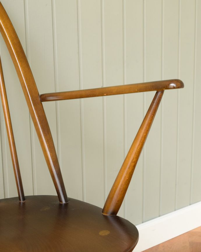 アンティークの椅子のアーム