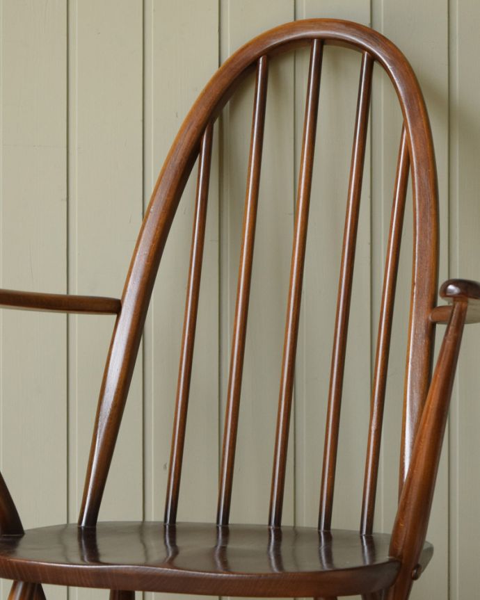 クエーカーアームチェアの背もたれ