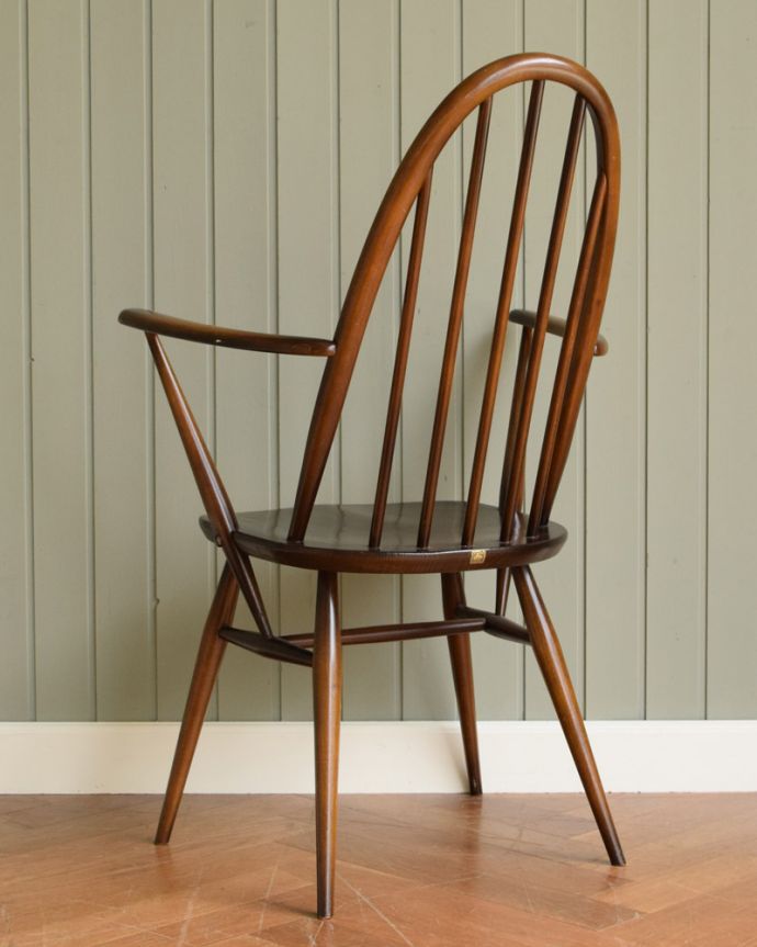 アーコールチェアの後ろ姿