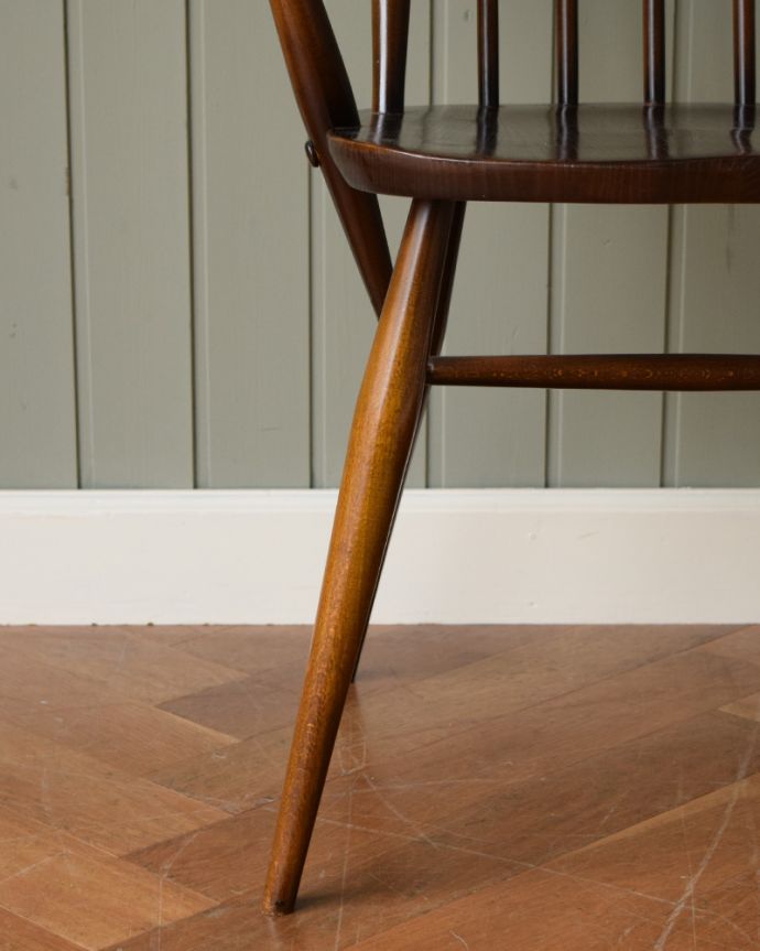 アンティークチェアの脚