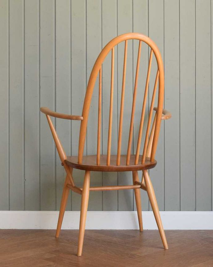 アーコールチェアの後ろ姿