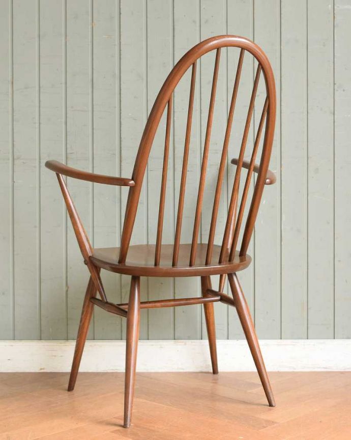 アーコールチェアの後ろ姿