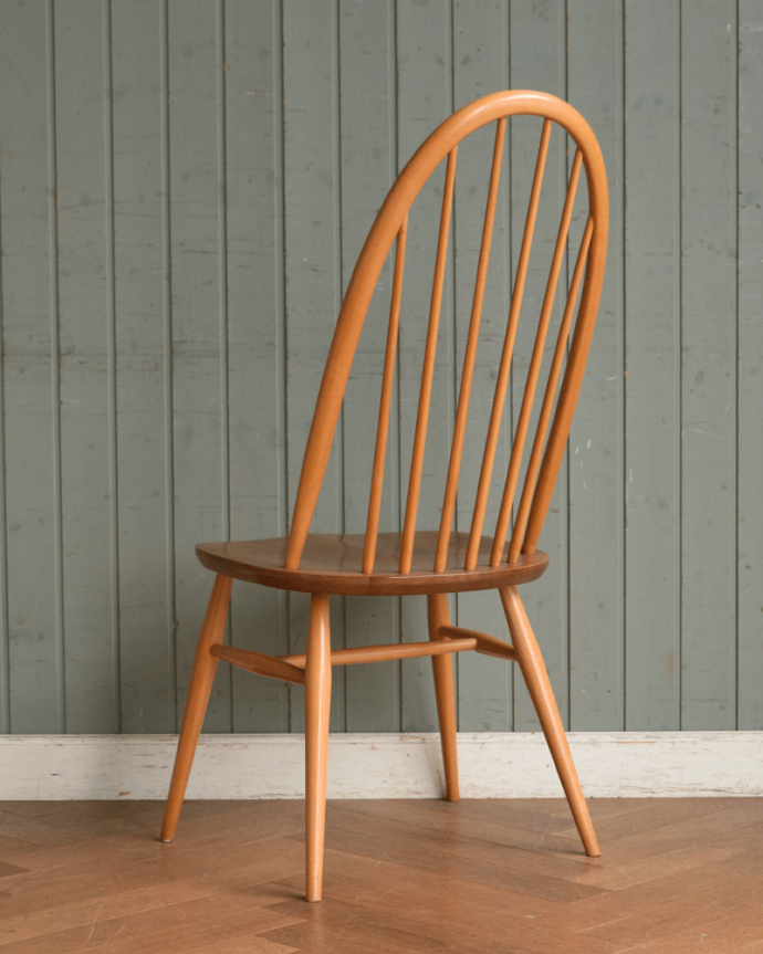 アーコールチェアの後ろ姿