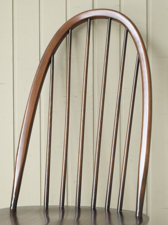 クエーカーチェアの背もたれ