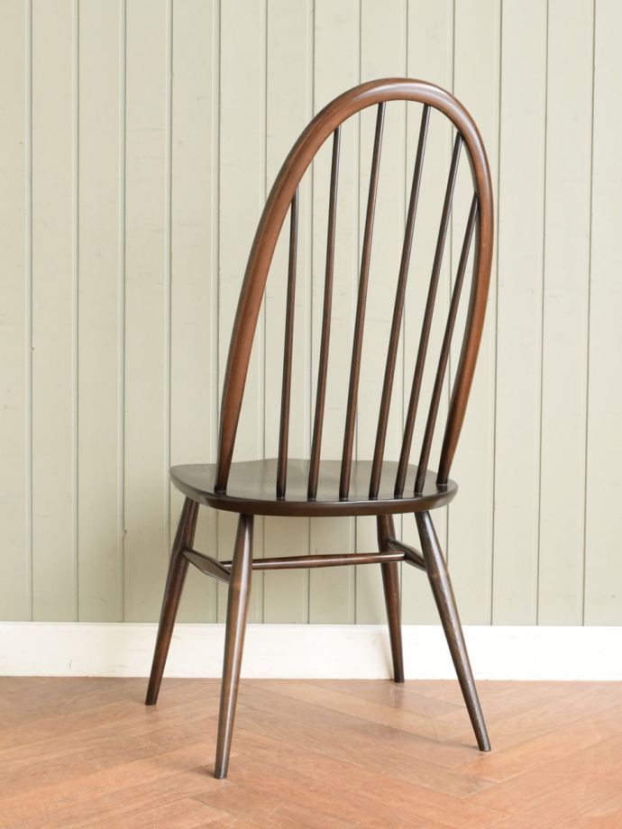 アーコールチェアの後ろ姿