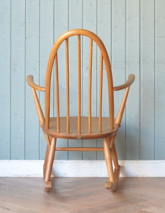 アーコールチェアの後ろ姿