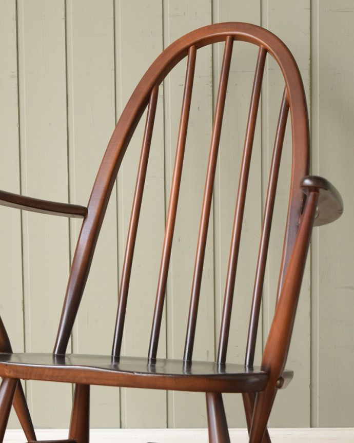 アーコールチェアの背もたれ