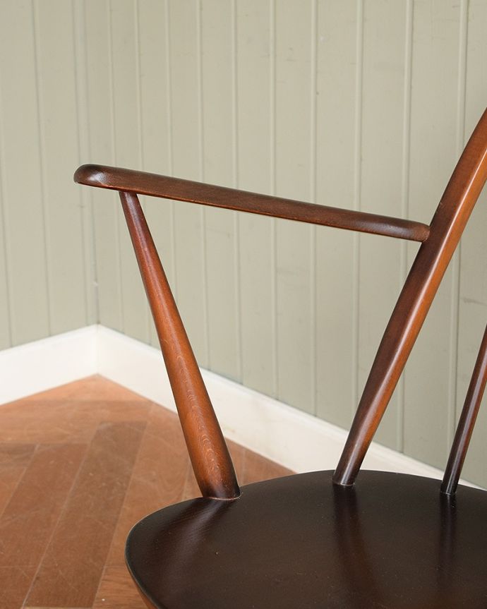 アーコールチェアの肘掛け