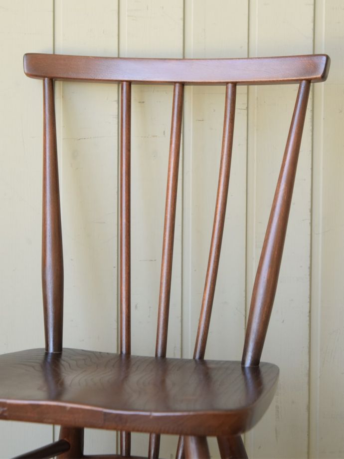 スティックバックチェアの背もたれ